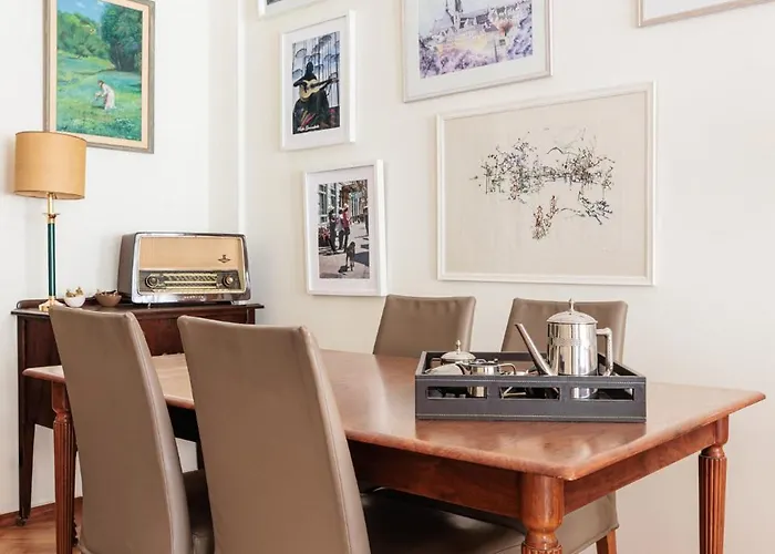 F & B Collection - Flat For 5 *