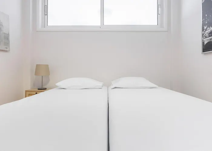 F & B Collection - Flat For 5