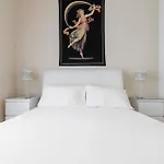 F & B Collection - Flat For 5 Apartment