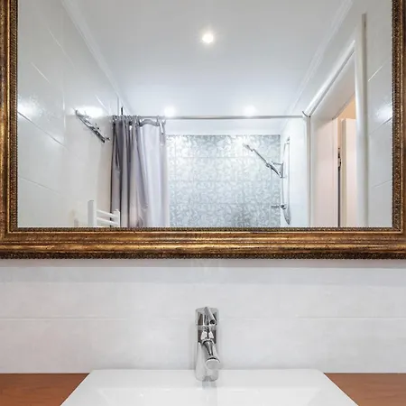 Apartment F & B Collection - Flat For 5 *