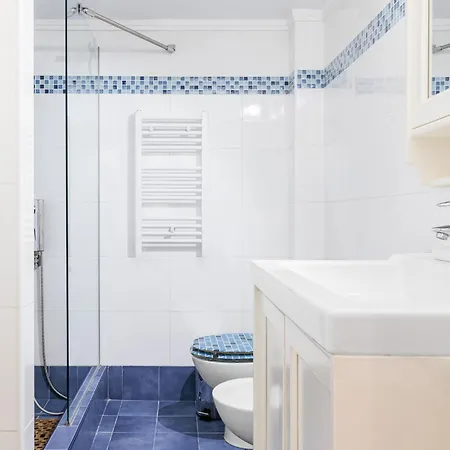 F & B Collection - Flat For 5