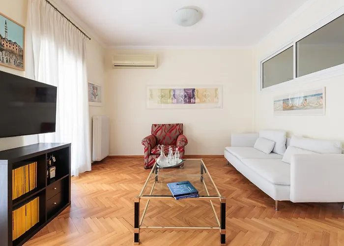 F & B Collection - Flat For 5 *